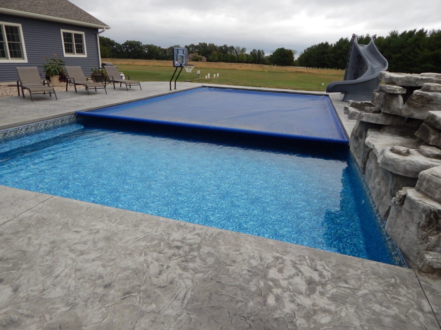 A blue cover for an inground pool
